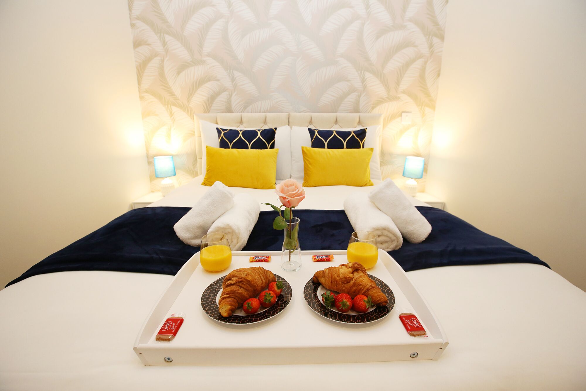 Iron/ironing board, free WiFi, bed sheets