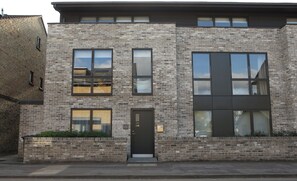 Exterior - Boutique Beautiful 1 Bed Abode | Pass The Keys (Cambridge)