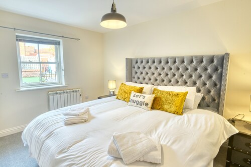 Cosy flat in the Town Centre - Pass the Keys