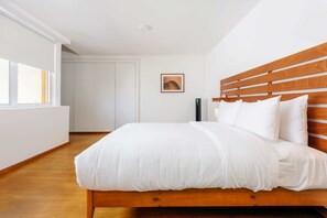 2 bedrooms, desk, iron/ironing board, travel crib