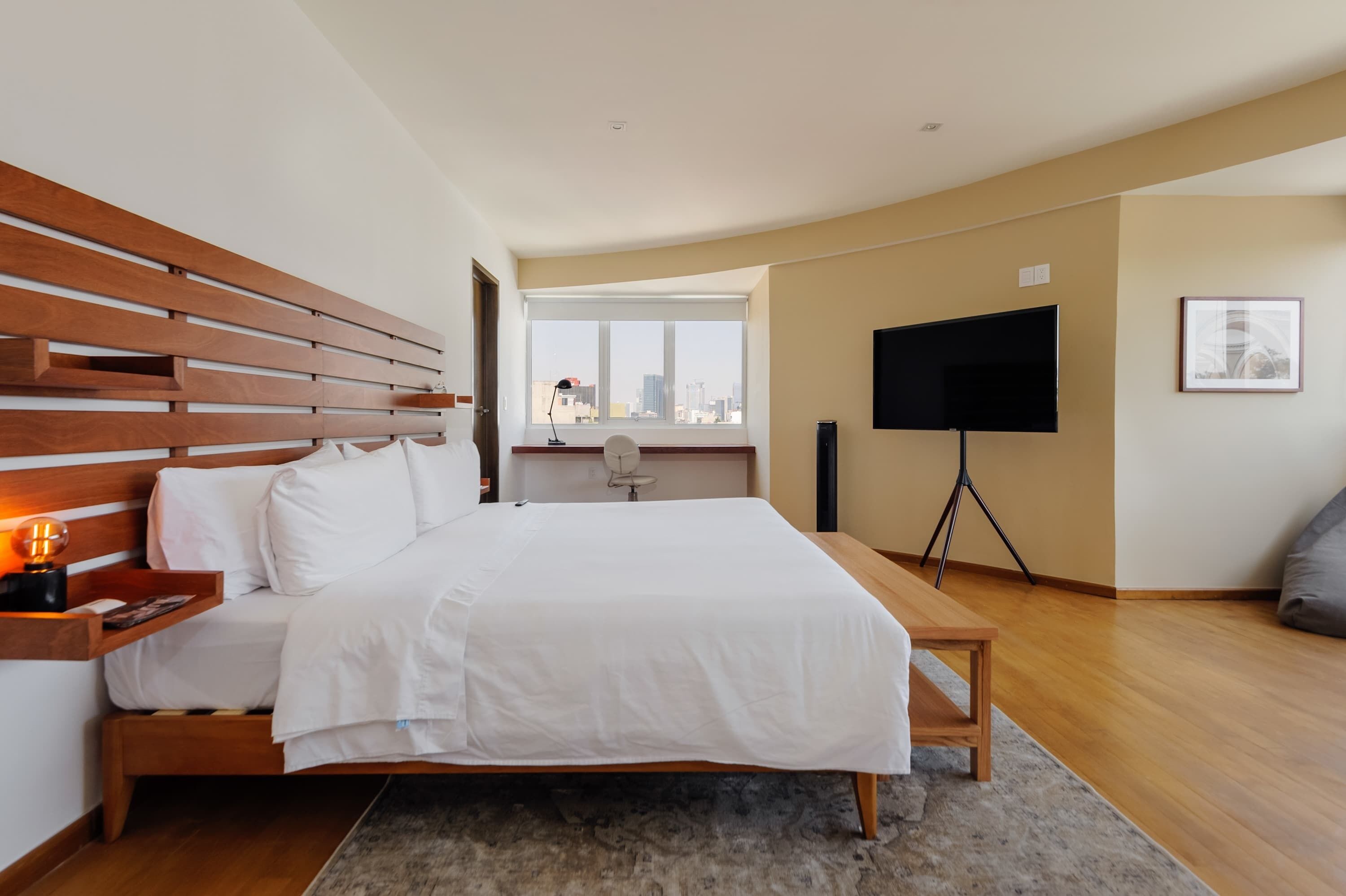2 Schlafzimmer, Schreibtisch, Bügeleisen/Bügelbrett, Reisekinderbett