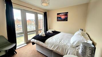 4 bedrooms, iron/ironing board, free WiFi, bed sheets