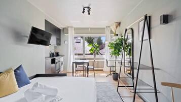 Bureau, fer et planche Ă repasser, Wi-Fi, draps fournis