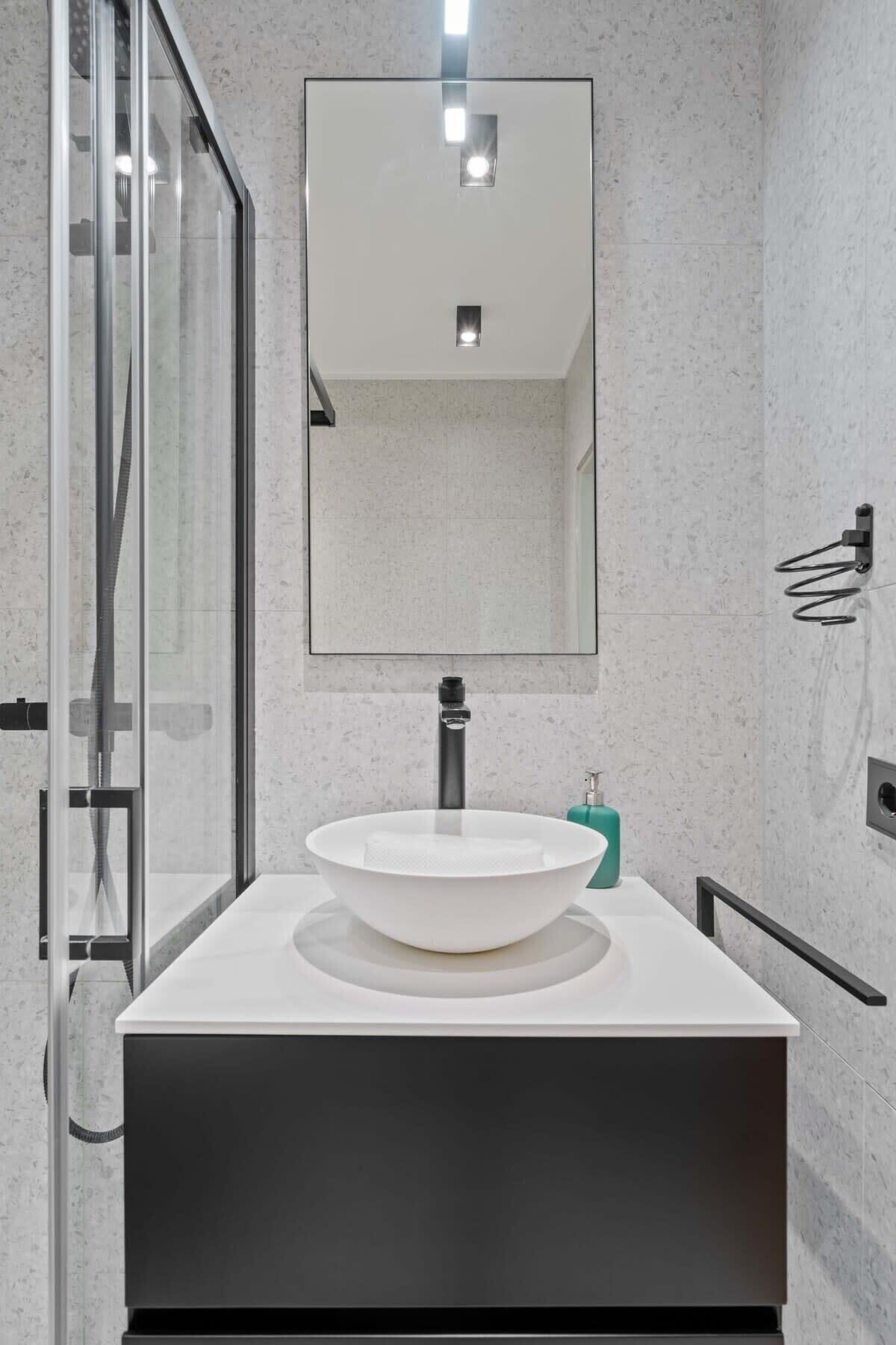 Ducha, secador de pelo, toallas