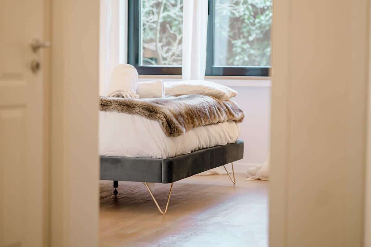 2 bedrooms, desk, iron/ironing board, WiFi