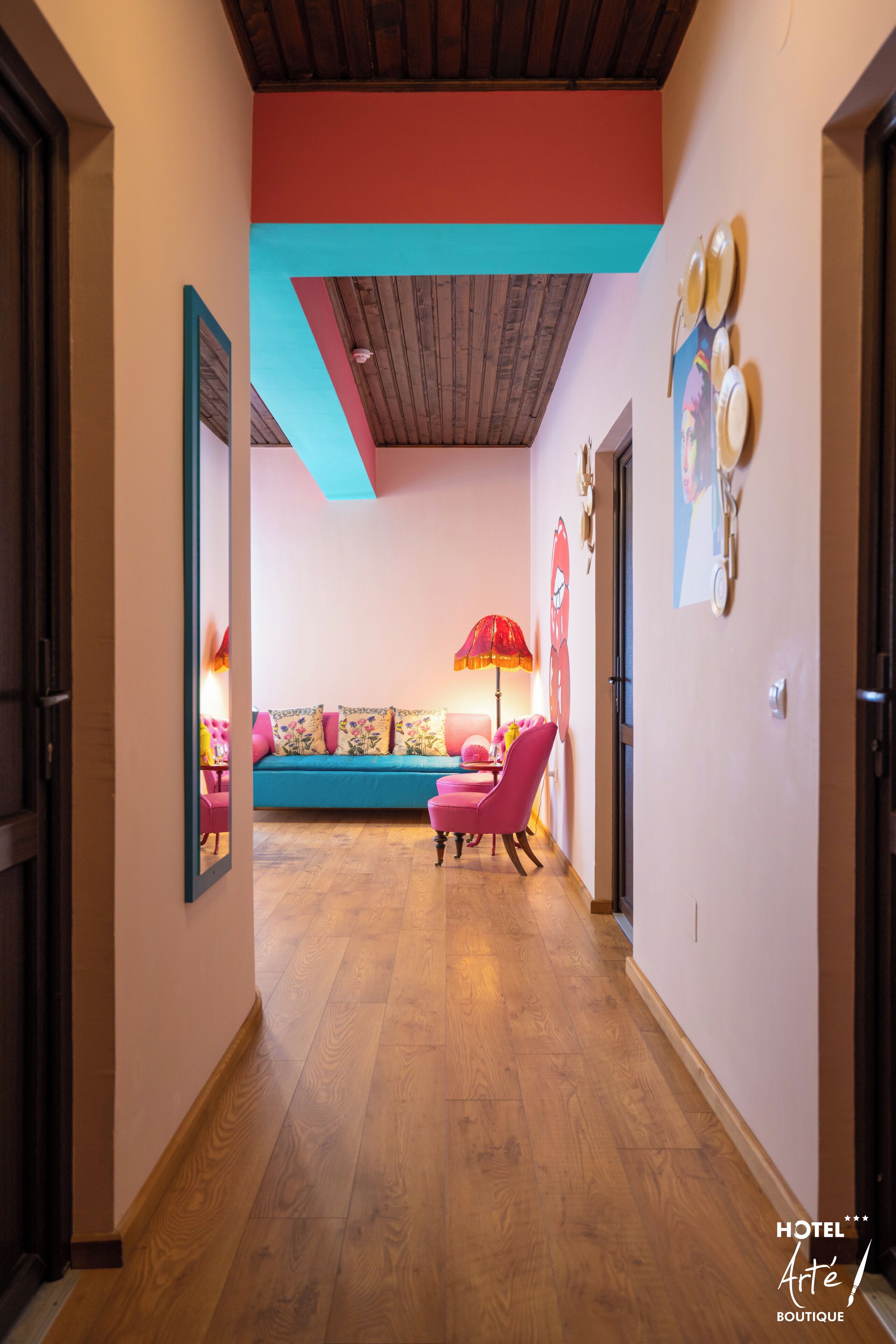 Minibar, Wi-Fi gratuit, draps fournis