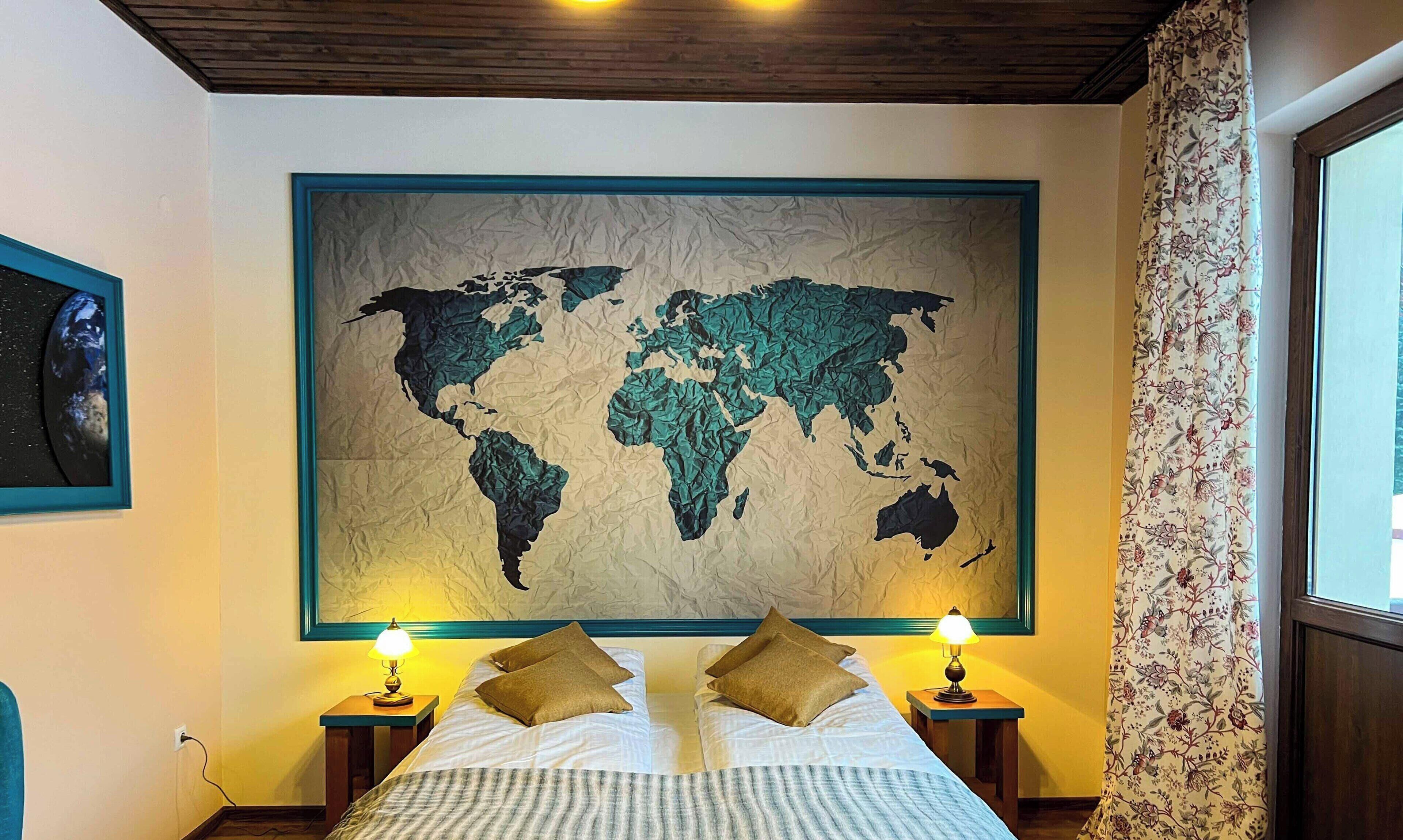 Minibar, free WiFi, bed sheets