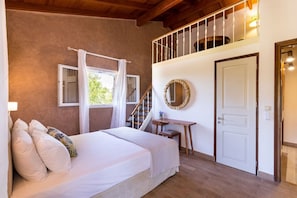 6 bedrooms, in-room safe, iron/ironing board, travel cot