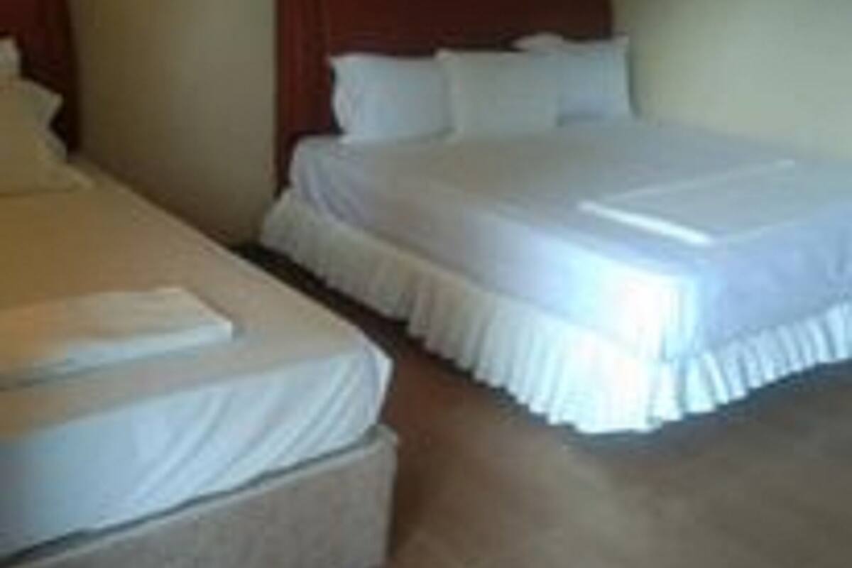 Habitación Deluxe | Caja fuerte y ropa de cama