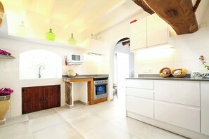 Refrigerador, microondas, horno y lavavajillas 