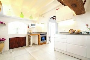 Refrigerador, microondas, horno y lavavajillas