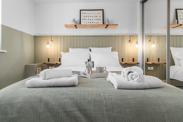 2 bedrooms, desk, iron/ironing board, free WiFi