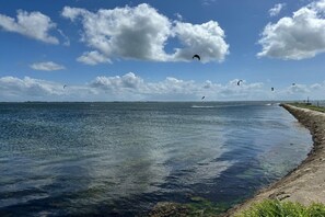 Tæt på stranden