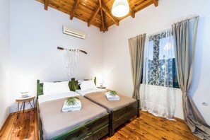 4 bedrooms, iron/ironing board, WiFi, bed sheets - Villa Kirke - Four Bedroom Villa, Sleeps 9 (Neo Chorio)