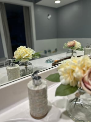 Family Townhome | Bathroom | Hair dryer, towels, soap, shampoo - Kosmos Rentals (Hampton)