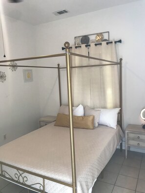 3 bedrooms, iron/ironing board, WiFi, bed sheets - 1 mile to DOWNTOWN (New Orleans)