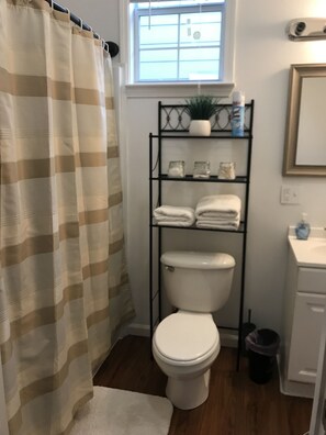 Towels, soap, shampoo, toilet paper - 1 mile to DOWNTOWN (New Orleans)