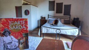 1 bedroom, WiFi, bed sheets - "Loft delle Concerie: History and Comfort in the Heart of Bosa" (Bosa)