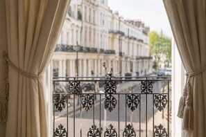 Interior - Spacious Georgian Apartment in Greater London (London)
