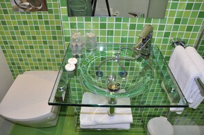 Twin Room, Balcony, Courtyard View | Bathroom | Shower, hair dryer, towels, soap