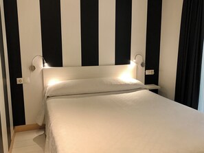 Double Room, Balcony, Courtyard View | In-room safe, iron/ironing board, free WiFi