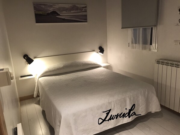Economy Double Room | In-room safe, iron/ironing board, free WiFi