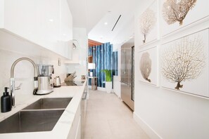 雪櫃、微波爐、焗爐、爐具