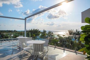 Outdoor dining - Rum Point Resort #207 2BR Standard (Grand Cayman)