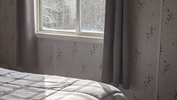 3 bedrooms, bed sheets