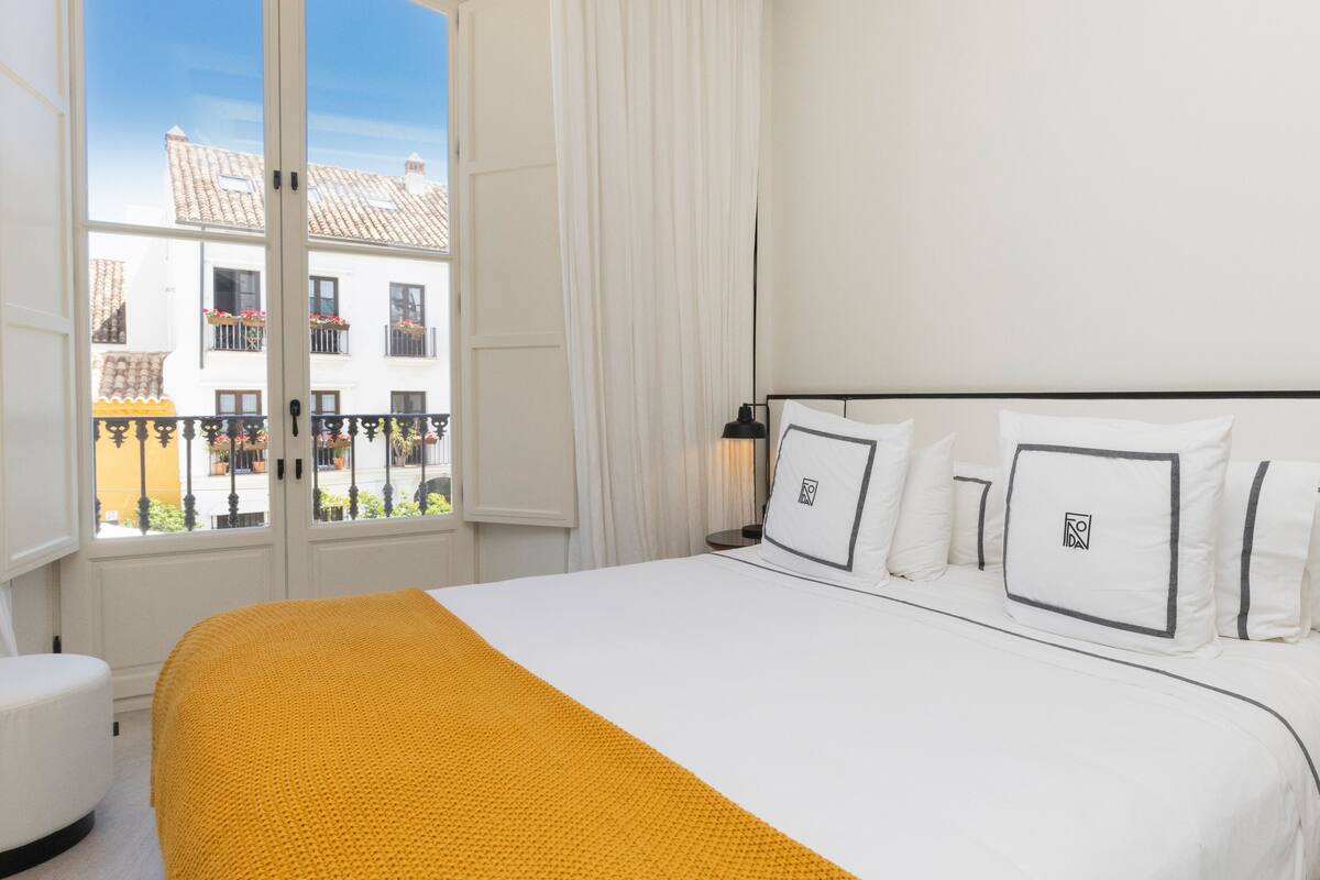 Deluxe Double Room, City View | Egyptian cotton sheets, premium bedding, minibar, in-room safe
