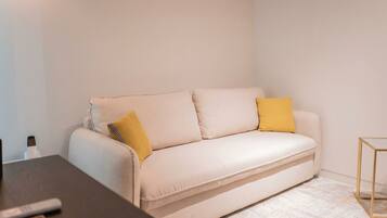 Grand Room, City View | Egyptian cotton sheets, premium bedding, minibar, in-room safe