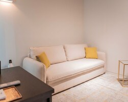Egyptian cotton sheets, premium bedding, minibar, in-room safe