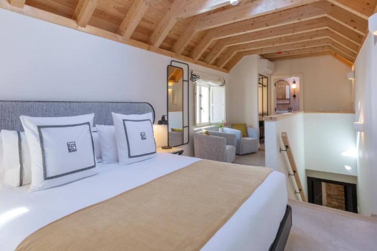 Panoramic Duplex, City View | Egyptian cotton sheets, premium bedding, minibar, in-room safe