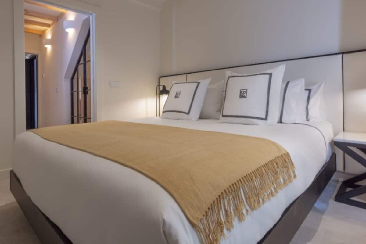 Premium Suite (Heritage) | Egyptian cotton sheets, premium bedding, minibar, in-room safe