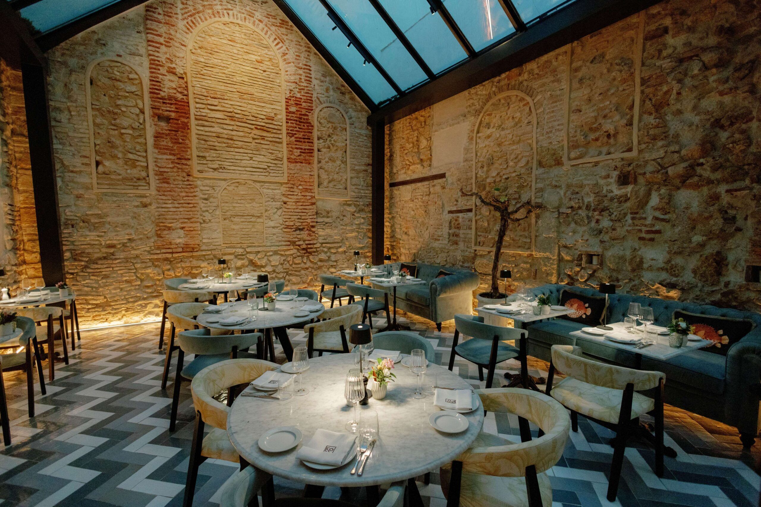 2 restaurantes; se sirven desayunos, cenas y brunch