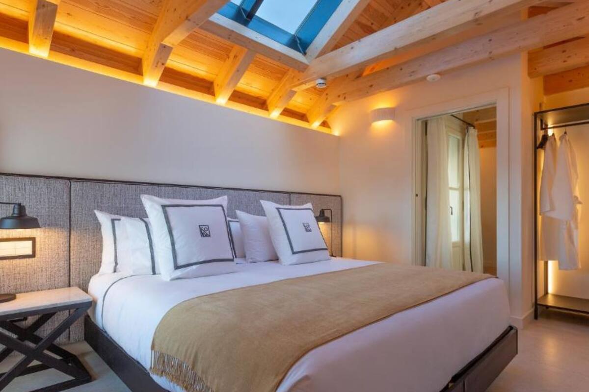 Signature Suite | Egyptian cotton sheets, premium bedding, minibar, in-room safe