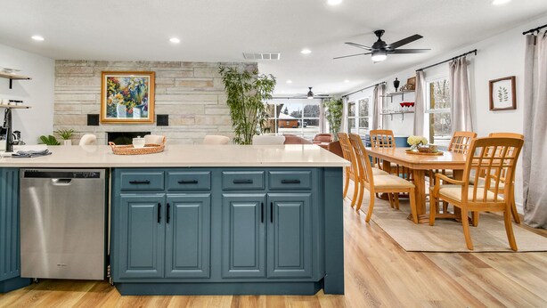 A modern kitchen with a large island, blue cabinets, and a dishwasher. - Lake and marina 5 minutes away Large family friendly Cozy home with country feel (Leesburg)