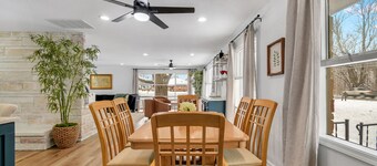 Lake and marina 5 minutes away Large family friendly Cozy home with country feel