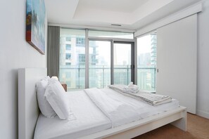 Desk, iron/ironing board, travel cot, WiFi