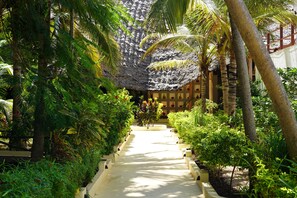 Garden Beach Front | Garden view - Alma Boutique Hotel (Jambiani)