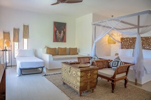 Loft Garden Pool Ocean View with Balcony | Ropa de cama de alta calidad, camas con efecto memoria y minibar 