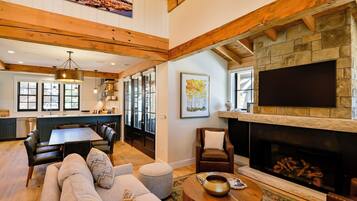 Smart TV, fireplace