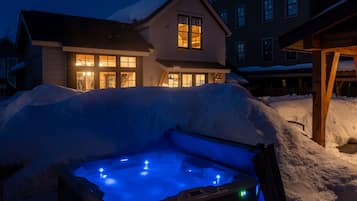 Tina de hidromasaje al aire libre