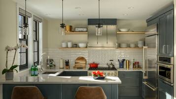 Réfrigérateur, micro-ondes, four, plaque de cuisson