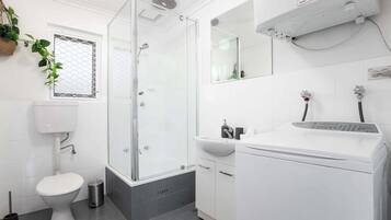 Ducha, toallas y champú