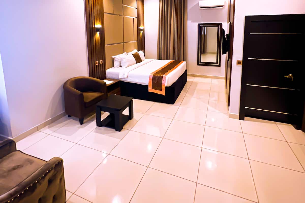 Executive Double Room | 1 bedroom, desk, laptop workspace, free WiFi