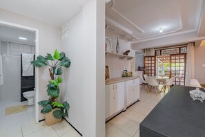 Basic Chalet | Dining