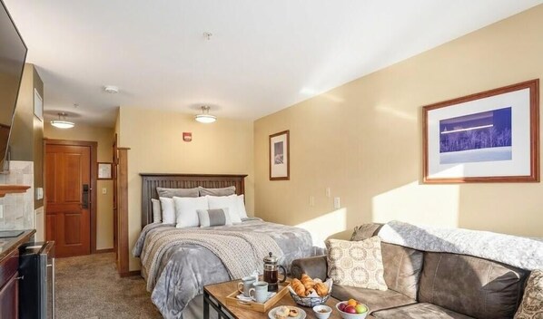Desk, free WiFi, bed sheets