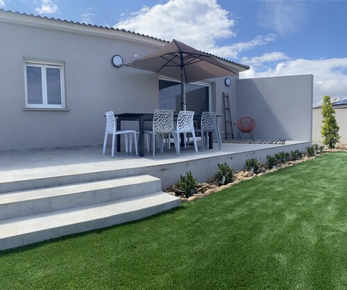 VILLA MODERNE AVEC PISCINE PRIVÉE À 10 MINUTES DE LA MER