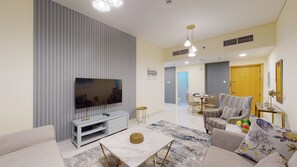 经典公寓 | 起居区 | 50-英寸纯平电视（配备有线频道）、电视、Netflix